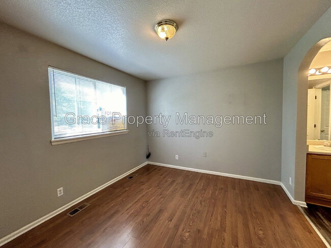 Building Photo - 424 W 91st Cir