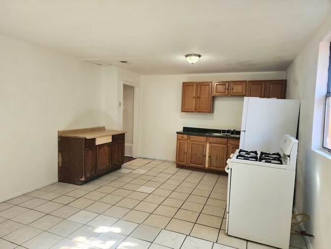 Building Photo - 905/907 N Ave K - duplex