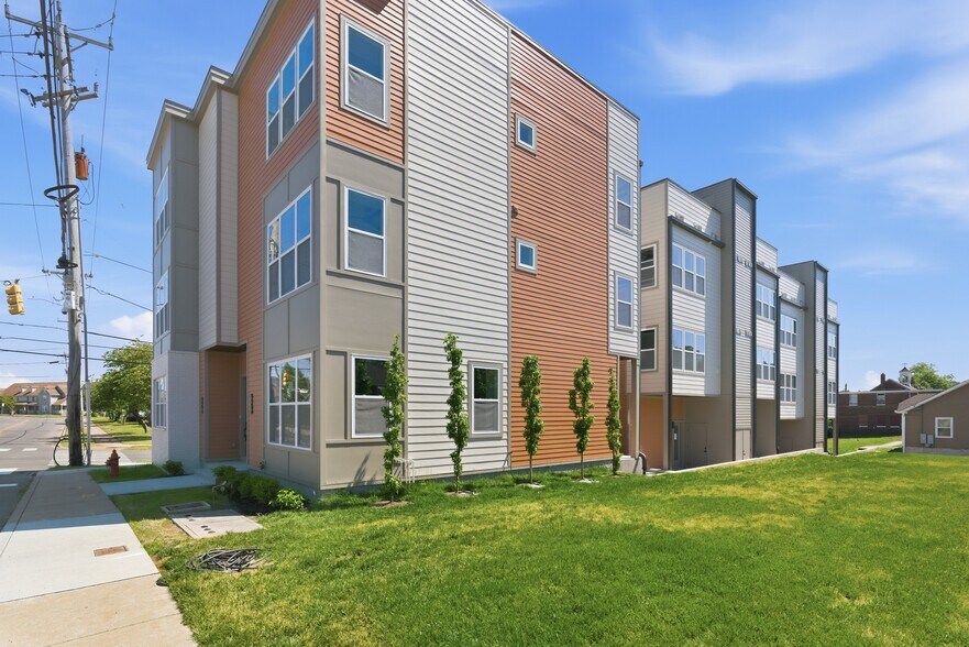 Building Photo - 626 40th Ave N