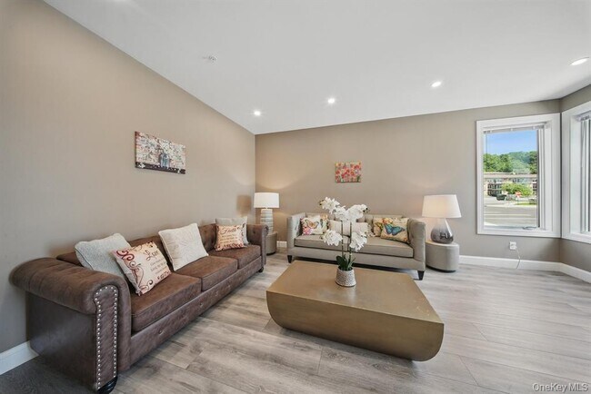 Building Photo - 7 Giada Ln