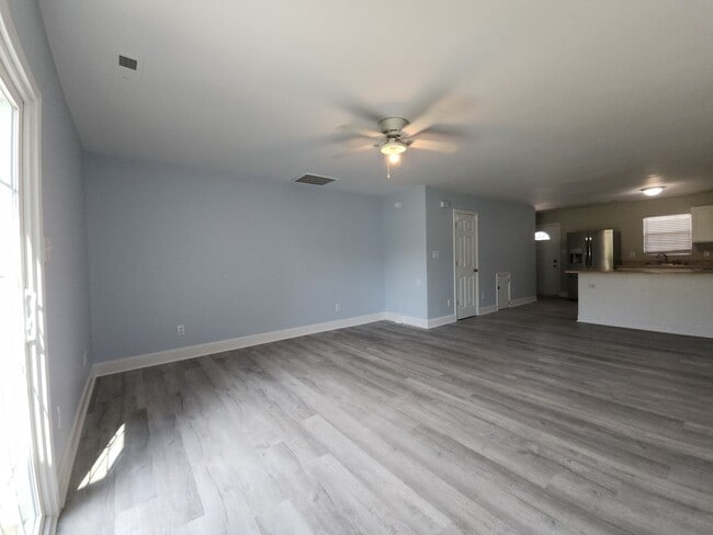 Building Photo - Townhome Available Now in Peletier, NC!