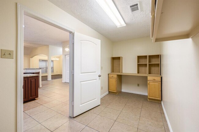 Building Photo - 10459 Parkside Dr