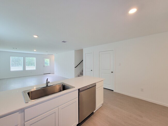 Building Photo - 25588 Rose Creek Dr
