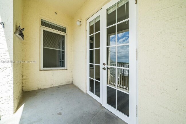 Building Photo - 1200 Town Center Dr