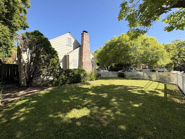 Building Photo - Charming Updated 4BR Home on Prime Corner ...