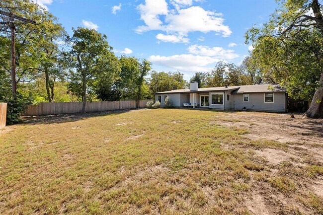 Building Photo - 1006 Hollybluff St