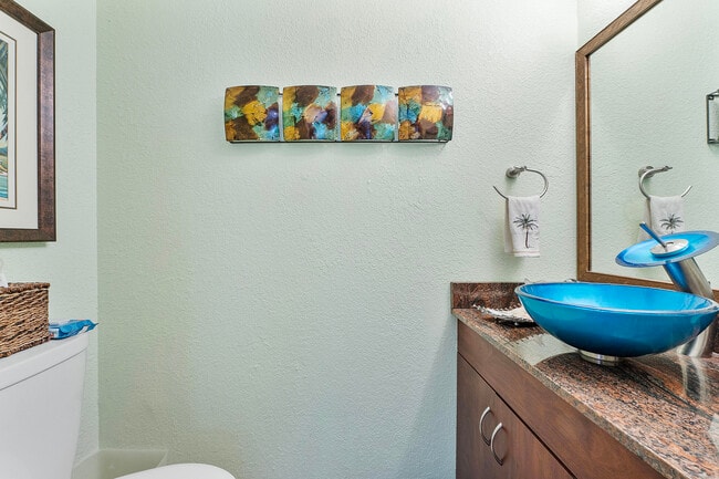 Building Photo - 2725 NE 15th St