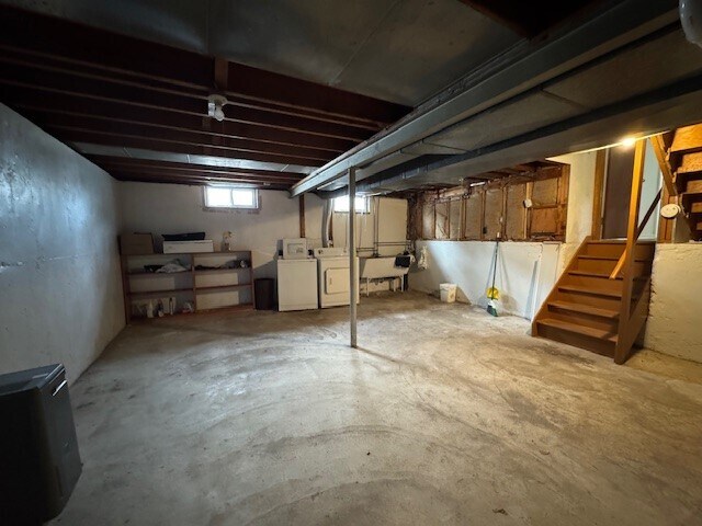 Building Photo - 812 Dickinson Dr