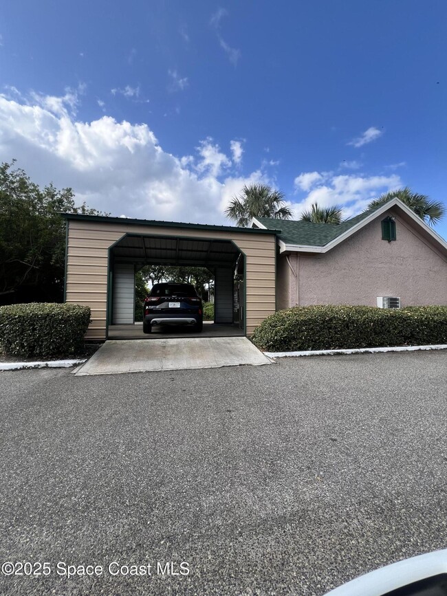 Building Photo - 7667 N Wickham Rd