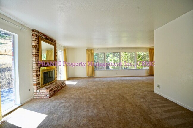 Building Photo - Private and Spacious Novato Home with 3 Ca...