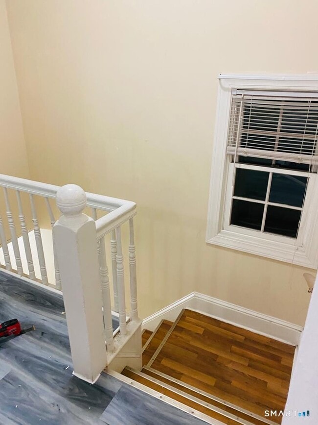 Building Photo - 210 Smith St