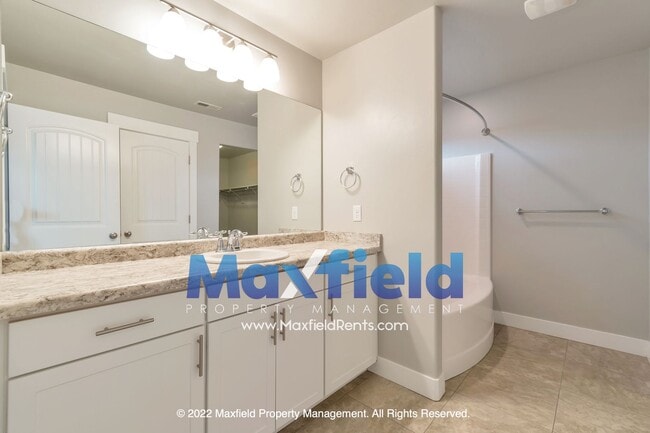 Building Photo - Immaculate 3BD, 3 BA, 2GA Draper townhome with super fast fiber internet