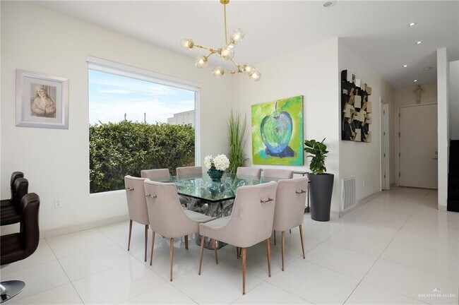 Building Photo - 22 Toronto Ave