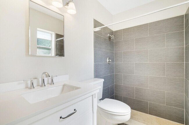 Building Photo - 3800 Calvin Ave