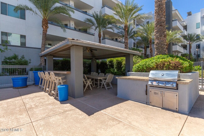 Building Photo - 945 E Playa Del Norte Dr