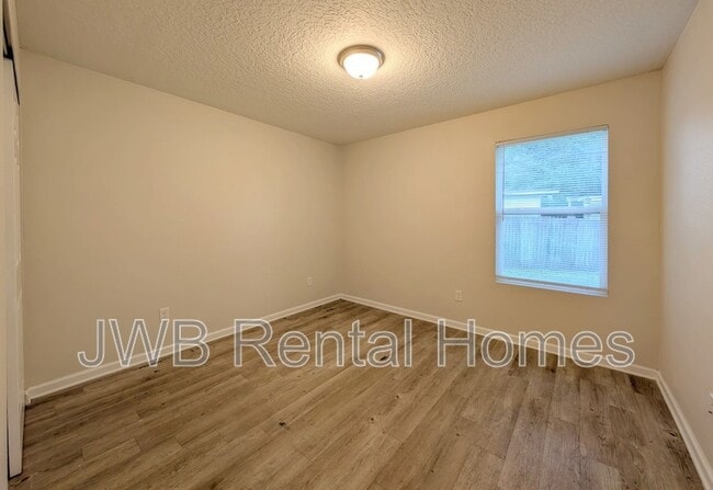 Building Photo - 5651 Norde Dr W