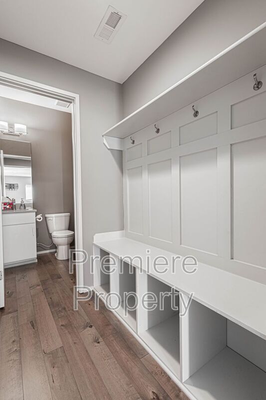 Building Photo - 2729 Charlotte St