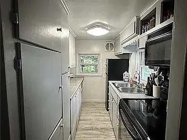 Building Photo - 5 Drumore Cres