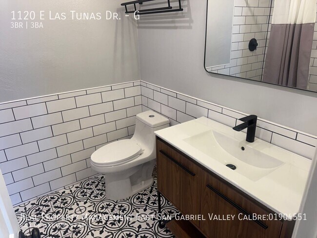 Building Photo - 1120 E Las Tunas Dr
