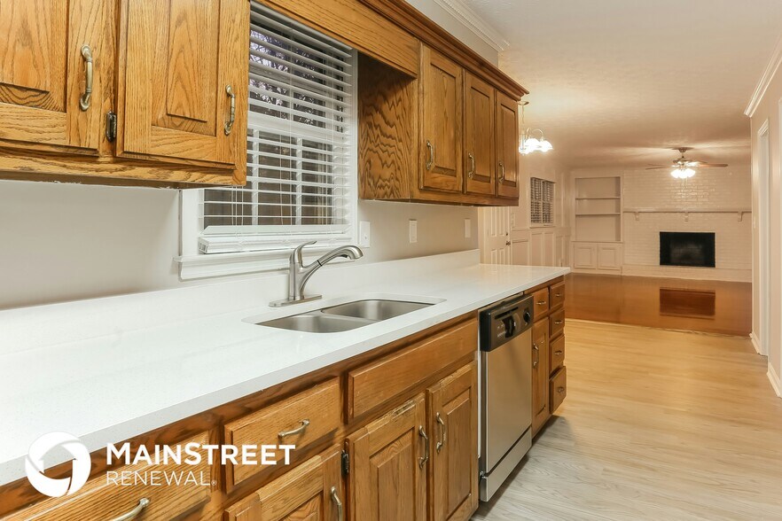 Building Photo - 5132 Clearwater Dr SW