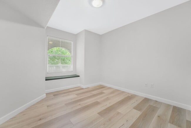 Building Photo - 9975 Peace Way
