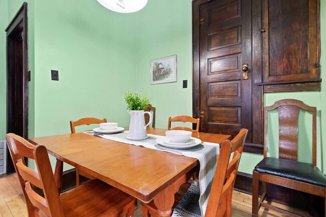 Building Photo - 100 W 1st St