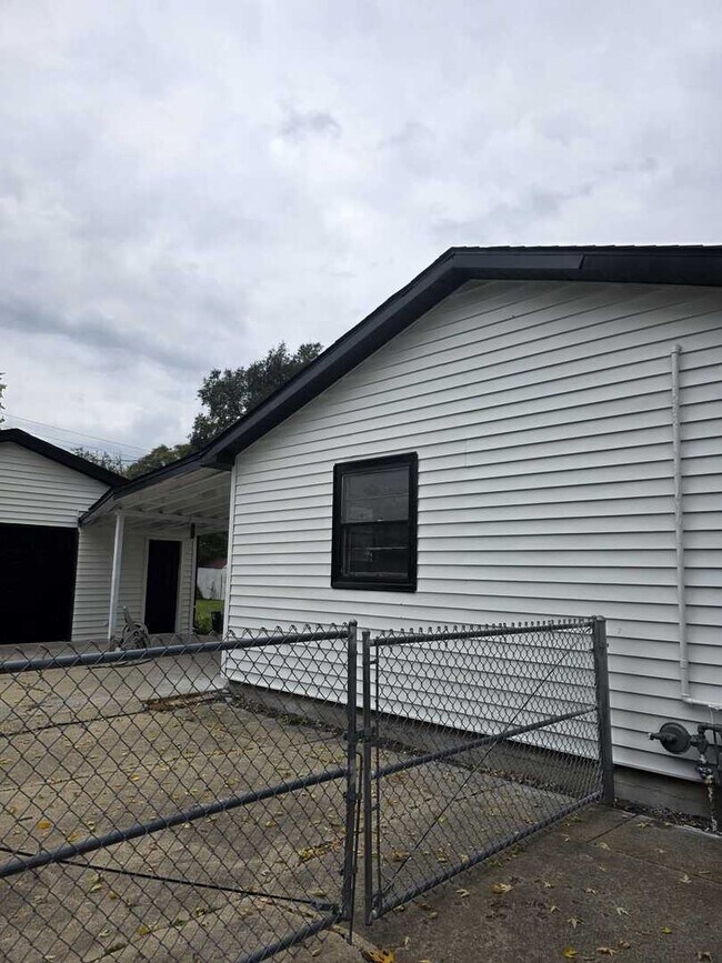 Building Photo - 4905 143rd Pl