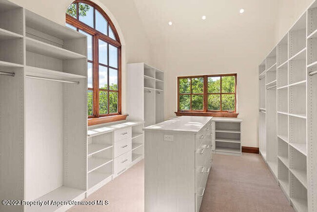 Building Photo - 650 Pioneer Springs Ranch Rd