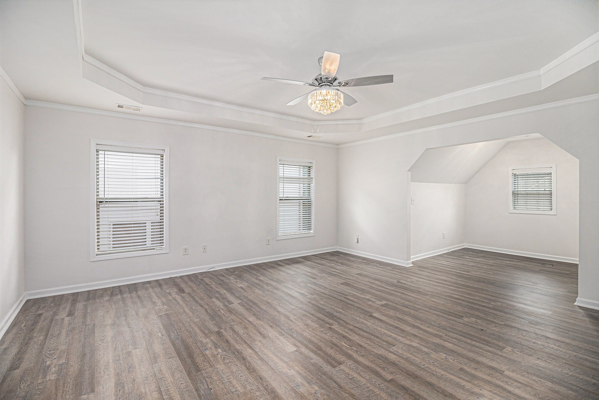 Building Photo - 726 Ivy Chase Loop