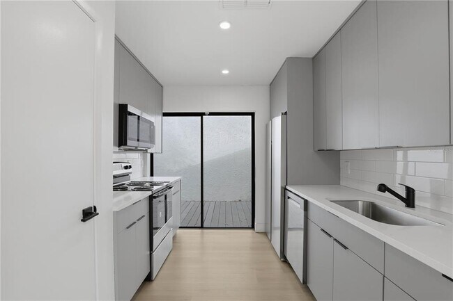 Building Photo - 640 Macduff Ln