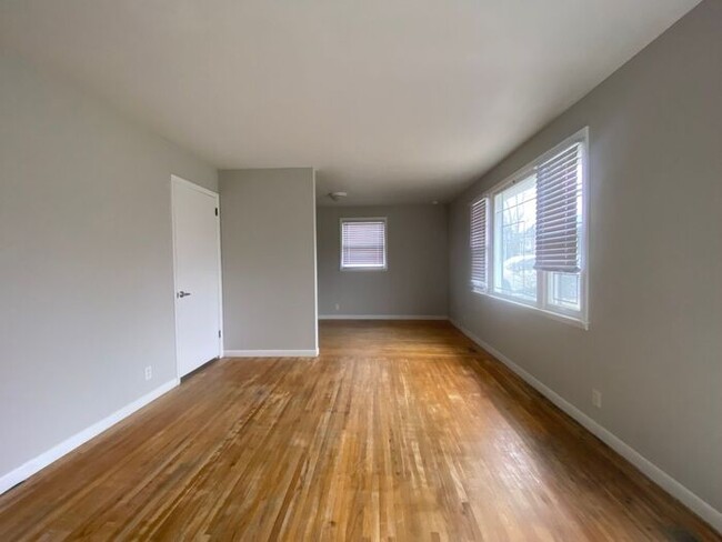 Building Photo - FOR RENT!!! 3 Bedroom House - Large Fenced...