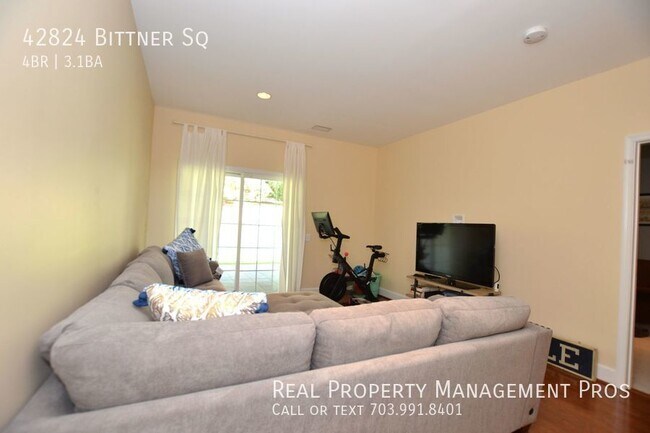 Building Photo - 42824 Bittner Square