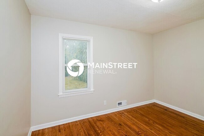 Building Photo - 4 Bedroom Pet-Friendly Home in Louisville,...