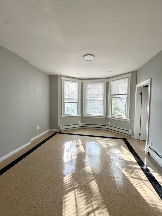 Building Photo - 156 Clerk St