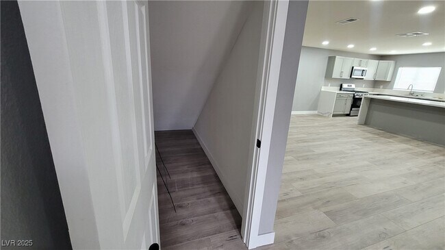 Building Photo - 2600 Sidonia Ave