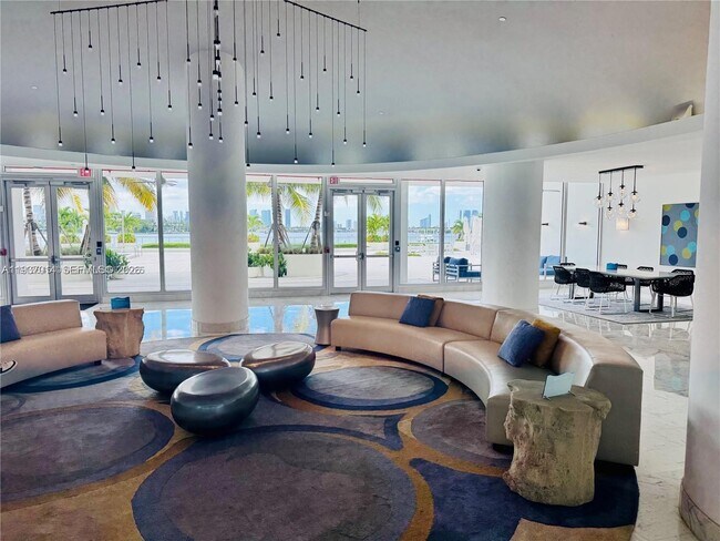 Building Photo - 1000 West Ave