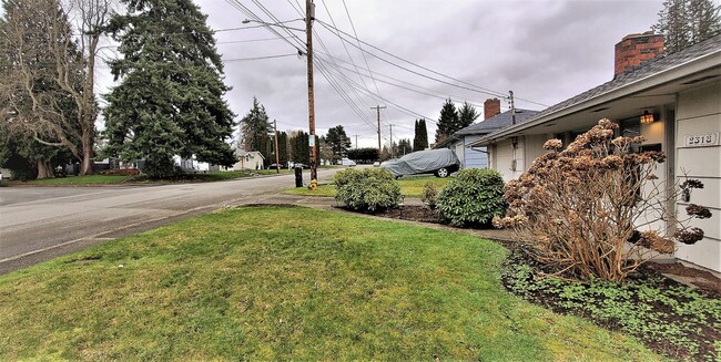 Building Photo - House For RENT:  Historic North Everett 2 ...