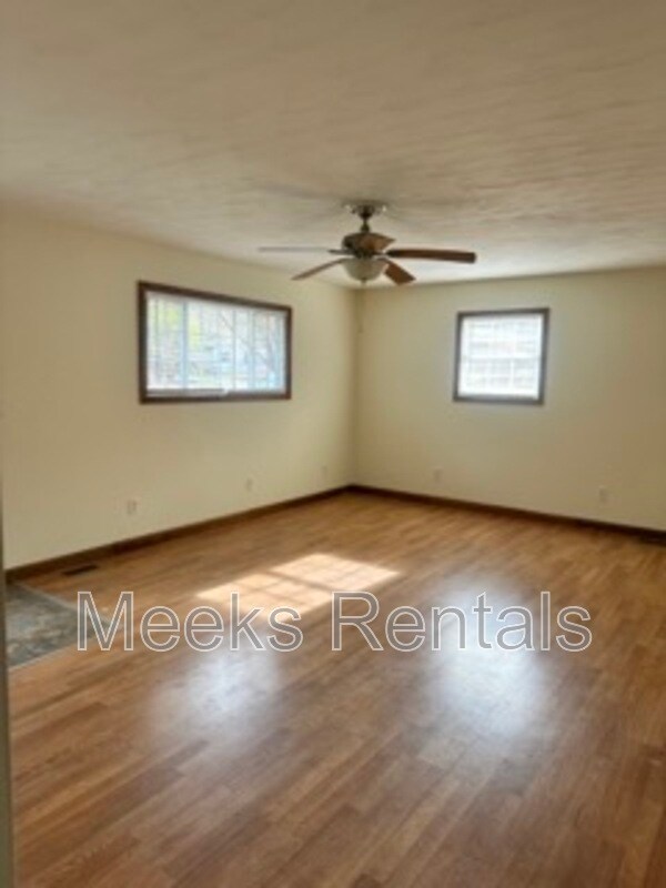 Building Photo - 714 Tackett Branch Rd