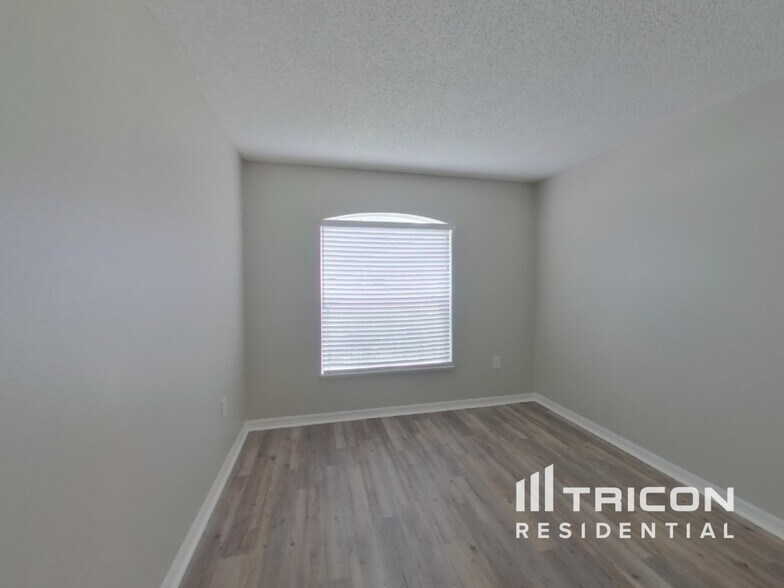 Building Photo - 321 Placid Lake Dr