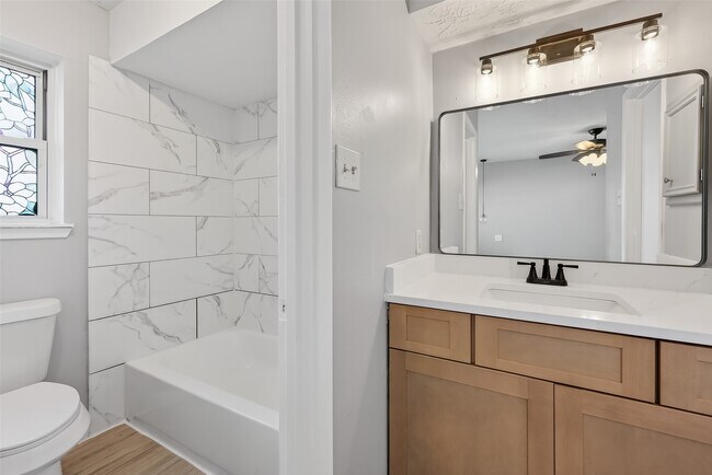 Building Photo - 14035 Utopia Dr