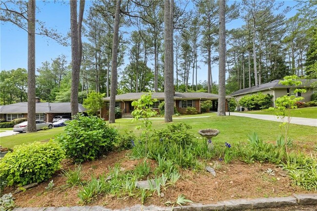 Building Photo - 2321 Tanglewood Rd