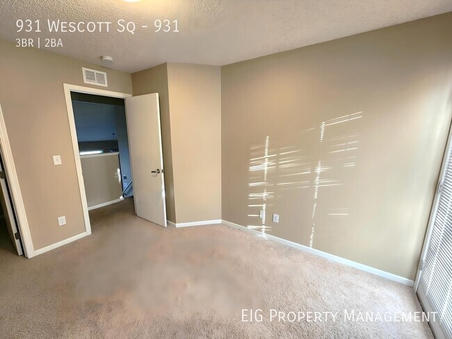 Building Photo - 931 Wescott Square