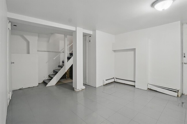 Building Photo - 419 S 7th Ave
