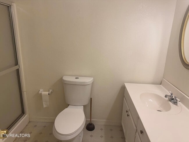 Building Photo - 520 Hopewell Rd