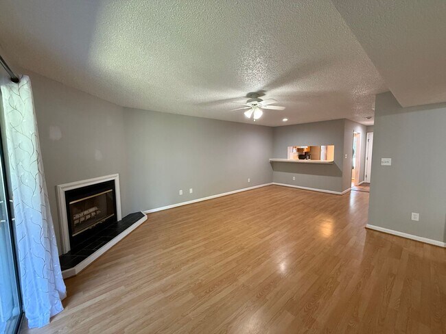 Building Photo - Condo in Lake Vista