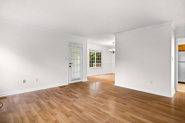 Building Photo - West Knoxville 37922 - Freshly painted and move-in ready, 3-bedroom, 2.5-bath home - Contact Matt...