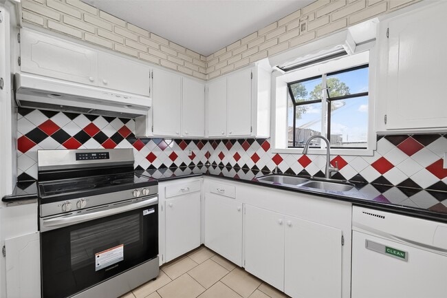 Building Photo - 2319 Blue Willow Dr