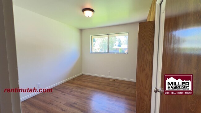 Building Photo - Beautiful home in secluded neighborhood!