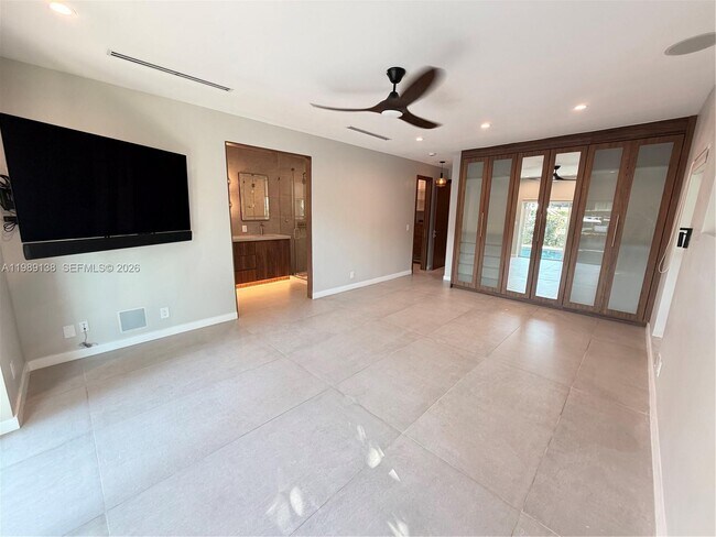 Building Photo - 3200 NE 165th St