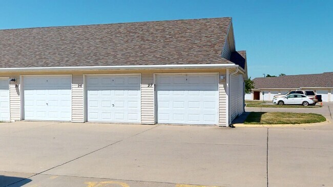 Building Photo - Fantastic condo in Ankeny-6mo Lease Option